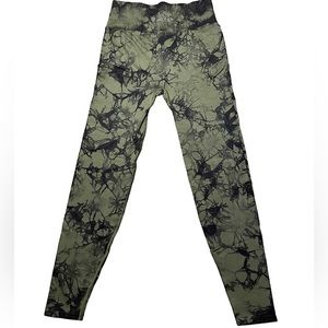 Victoria Secret PINK active seamless leggings worn once Size XS Vintage Green